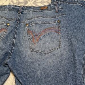 722.  DKNY women’s Blue Ankle Jeans with Embroidery size 6